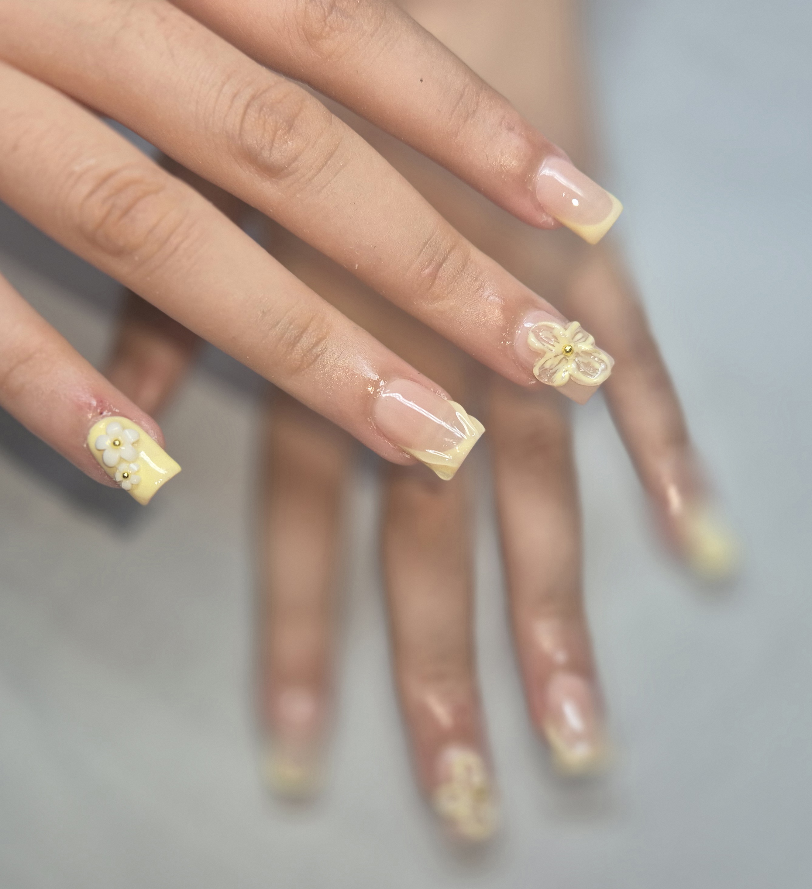 25€ la pose les filles tout le mois d'août