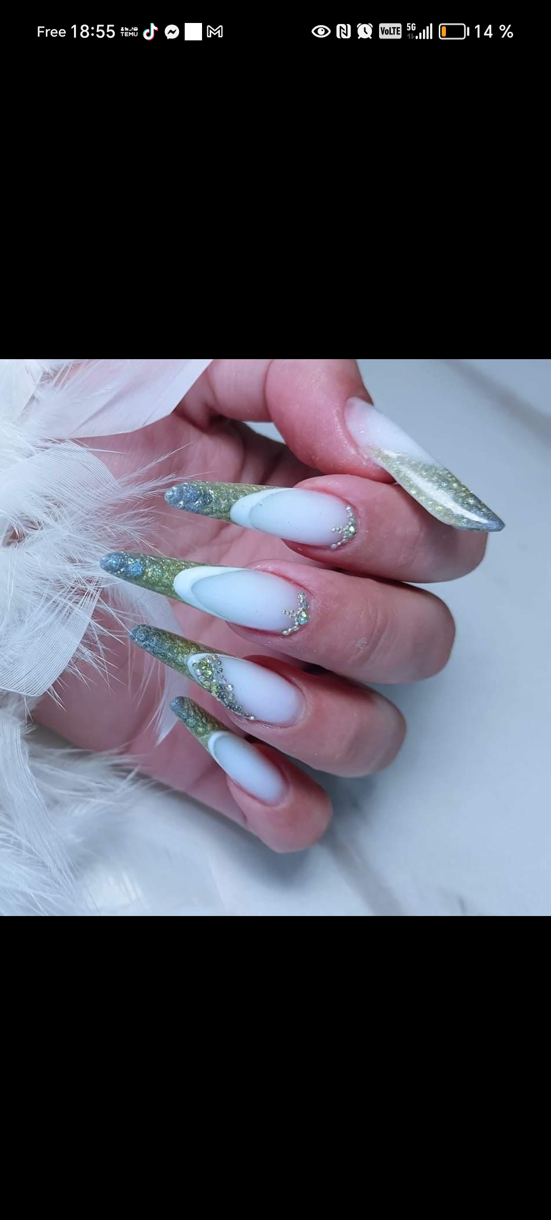 sur toutes mes prestations que ce soit une pose complète chablon popite Gel X capsule américaine remplissage ou semi permanent la manucure russe est comprise dedans sauf pour la dépose. tout ce qui est décoration nail art French baby-boomer strass chrome n'est pas compris dans le prix de la pause il faut compter en plus