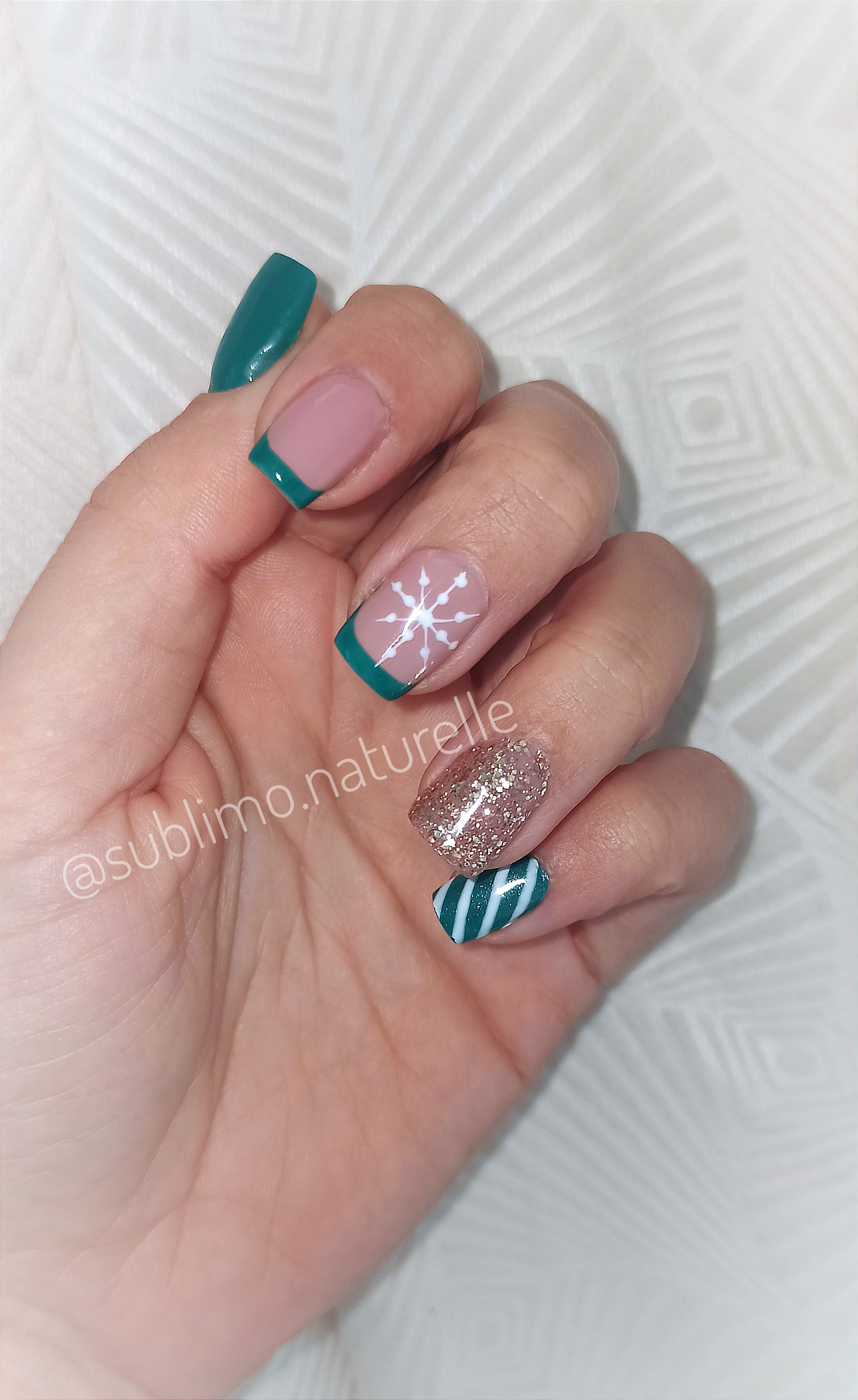 Pose GelX 
French 
Nail art 
Incrustation 