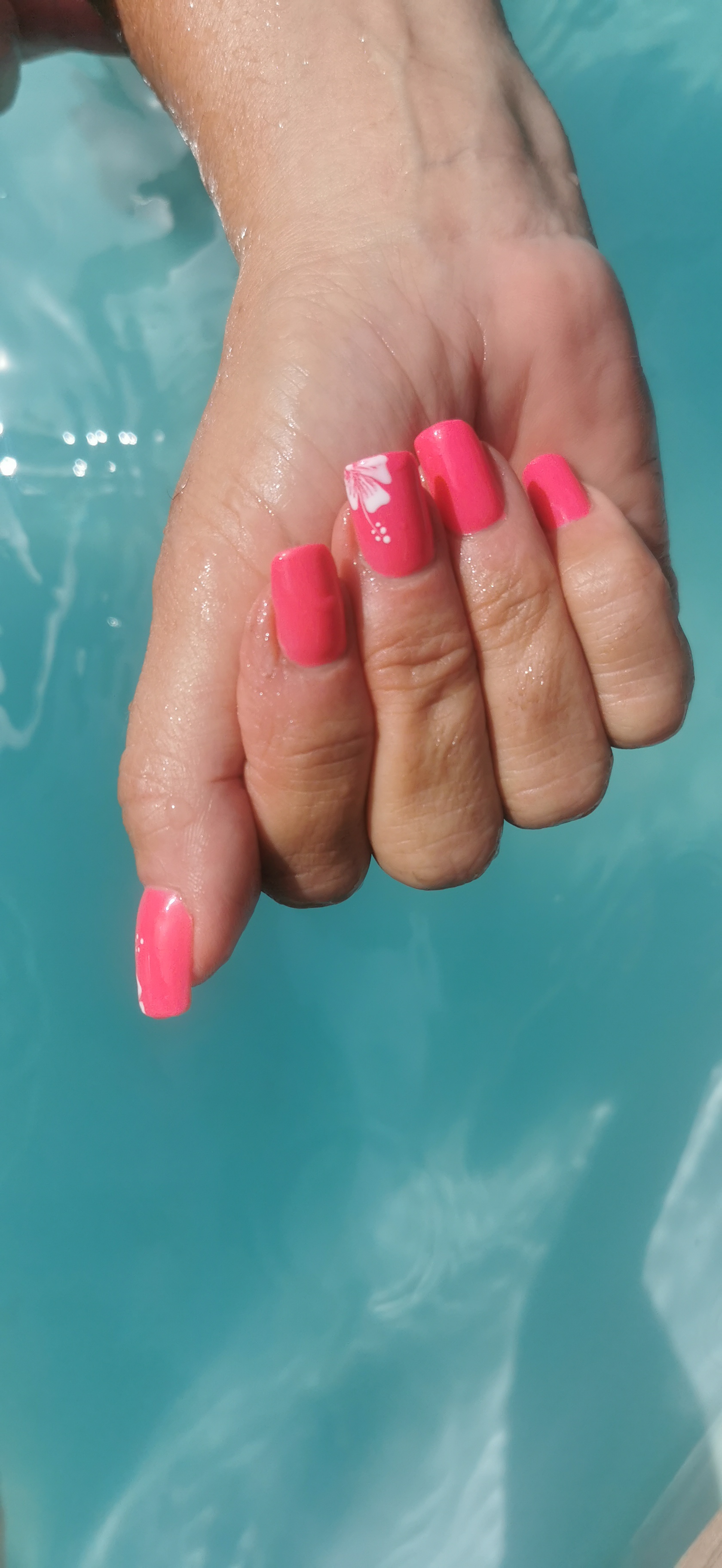 Gainage sur ongle naturel
Nail art hibiscus 🌺