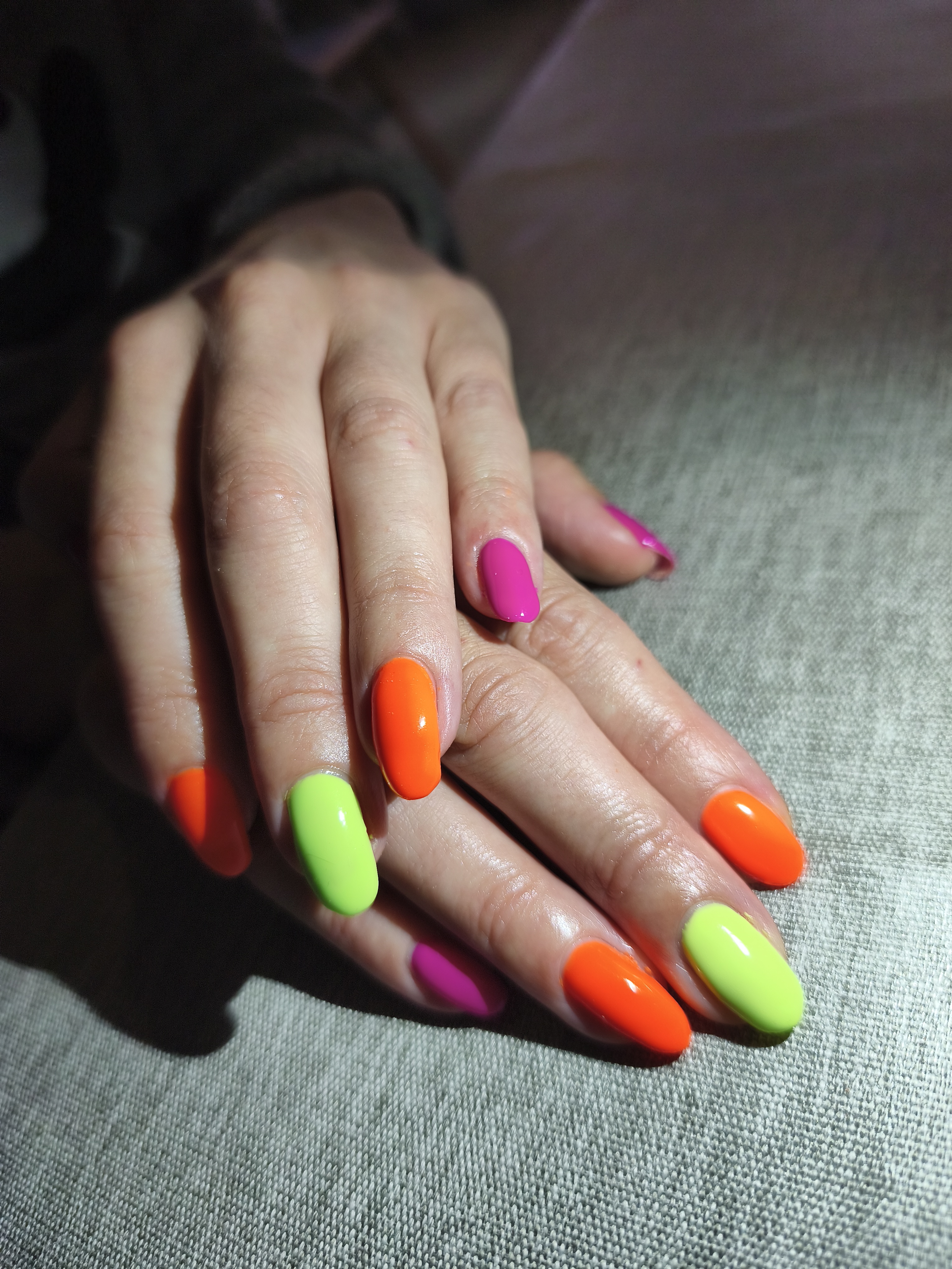 Magnifique pose semi-permanent fluo pour l'été 💅