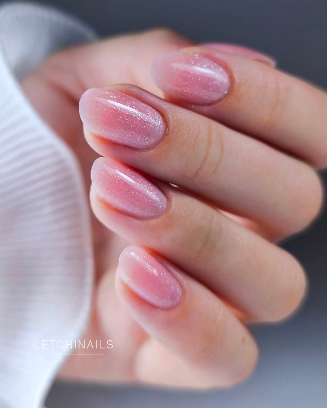 Manucure russe + gainage (en base nude)