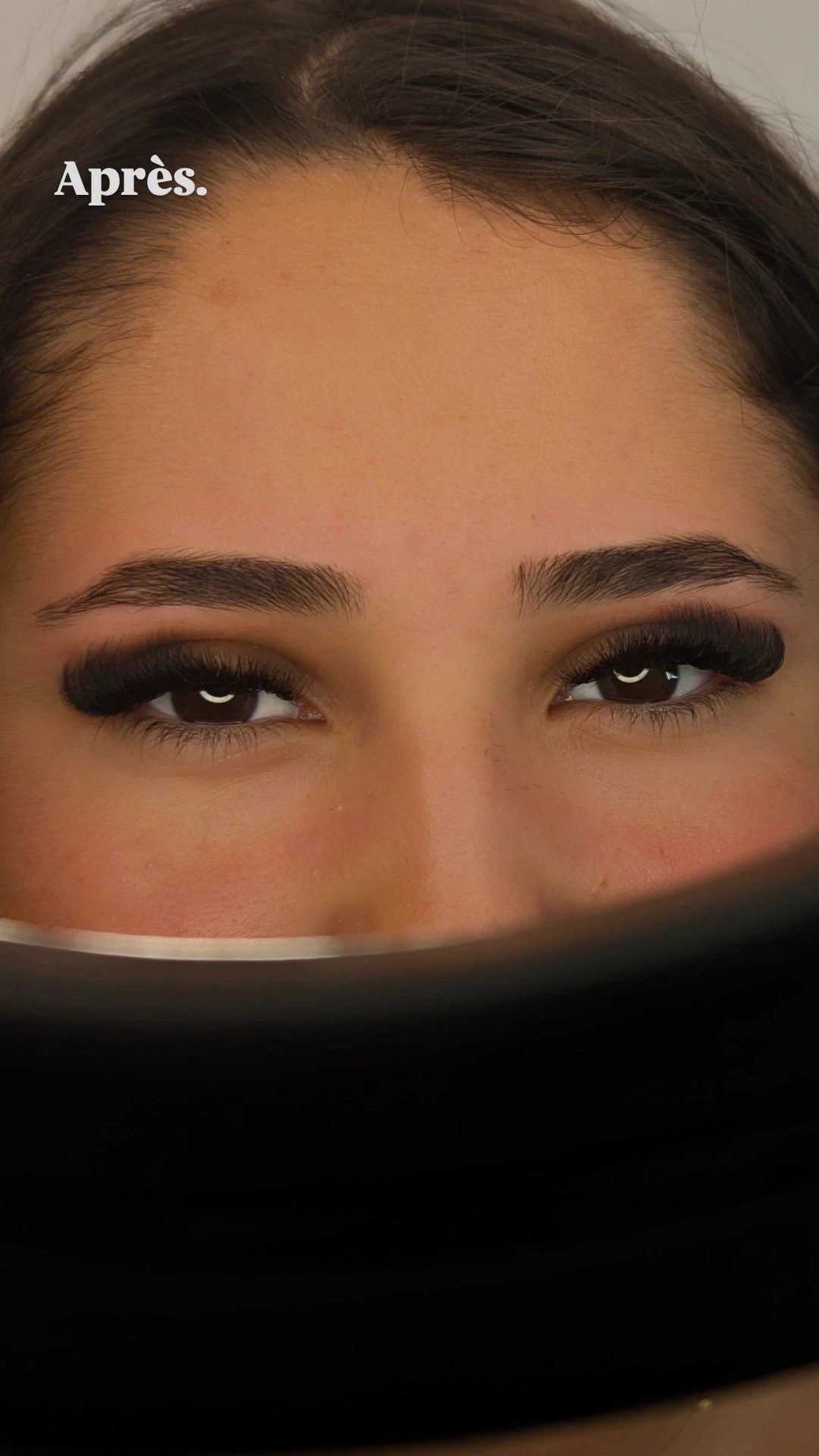 Épilation au fil des sourcils