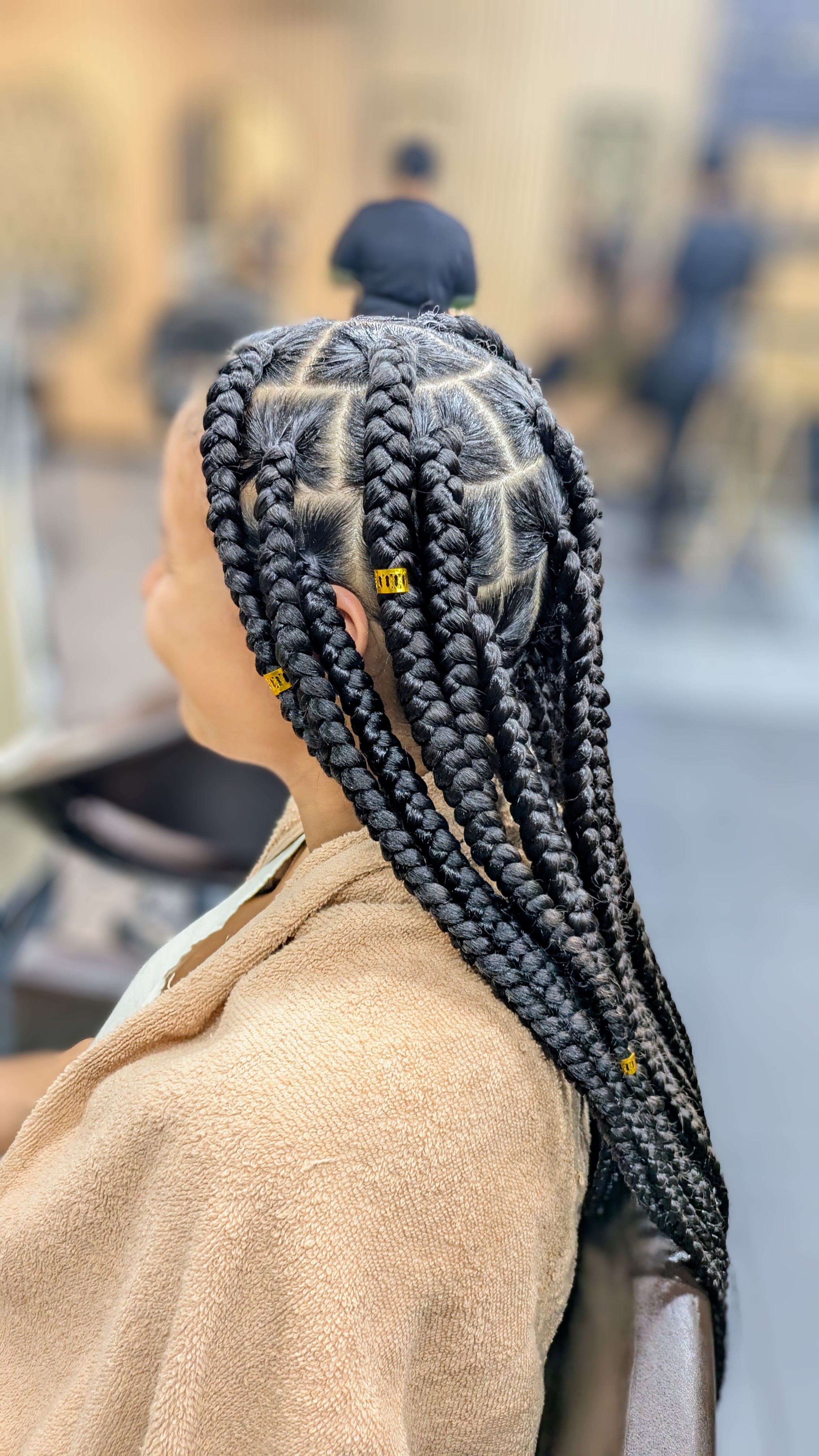 Large Knowless Braids