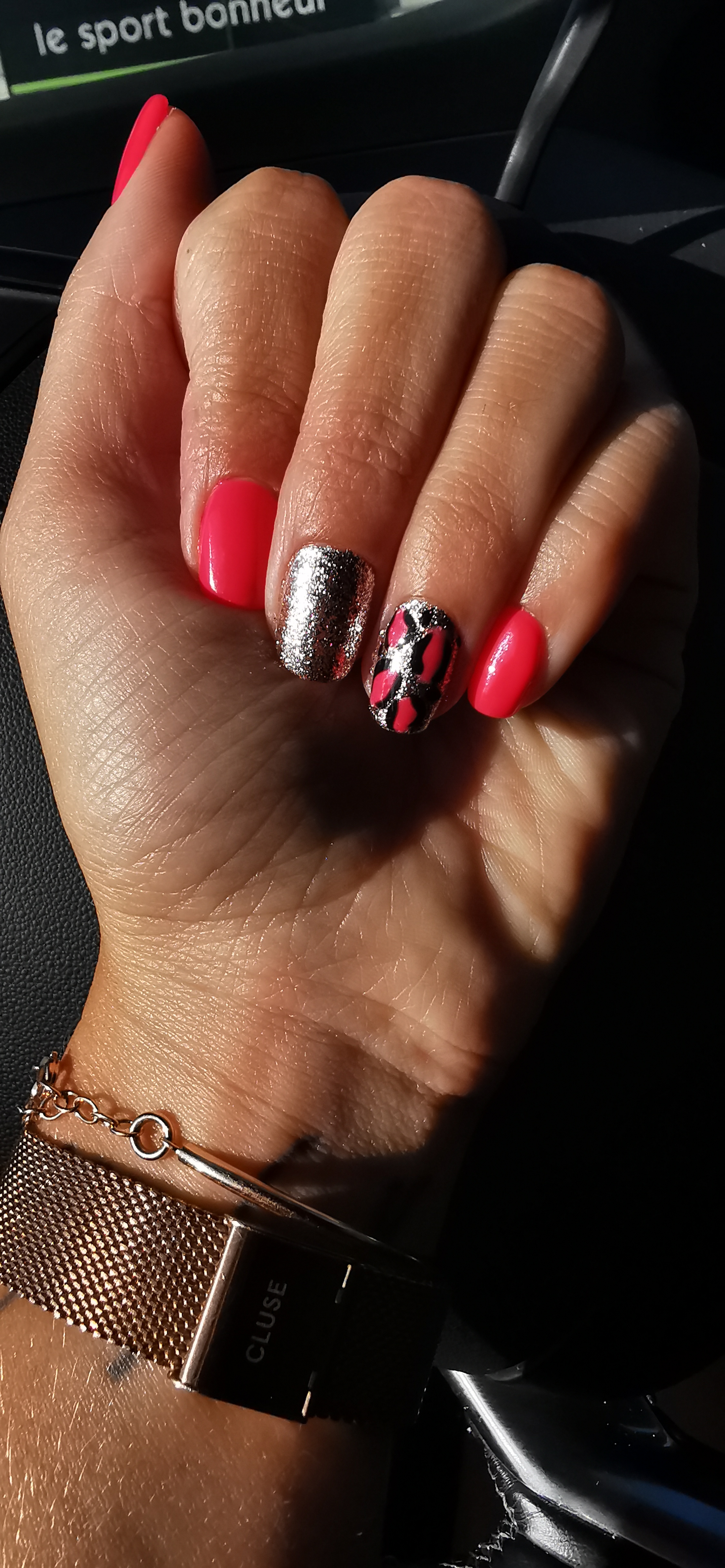 Gainage sur ongle naturel 
nail art léopard 