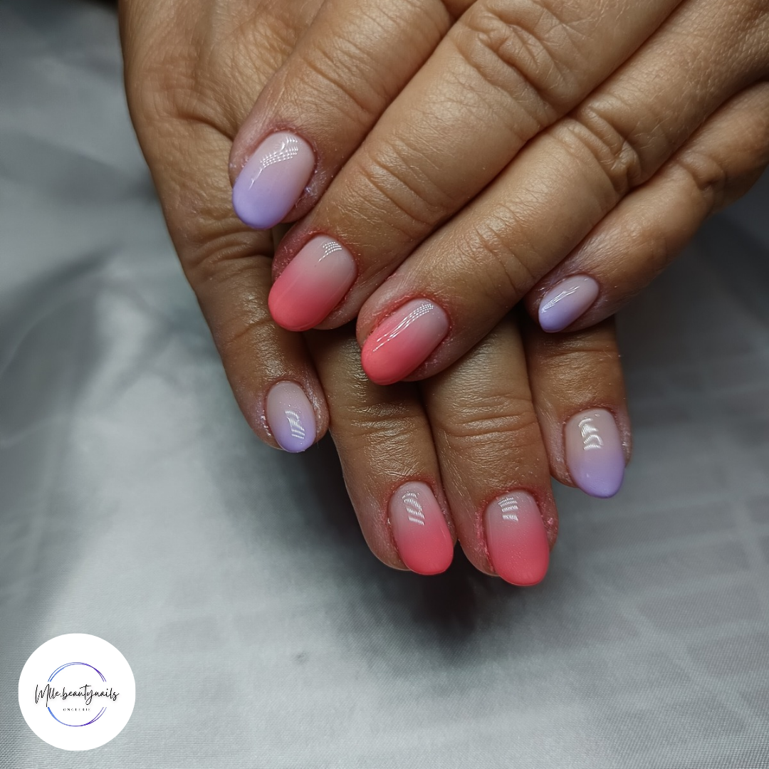 gainage sur ongles naturels avec baby color violet et corail