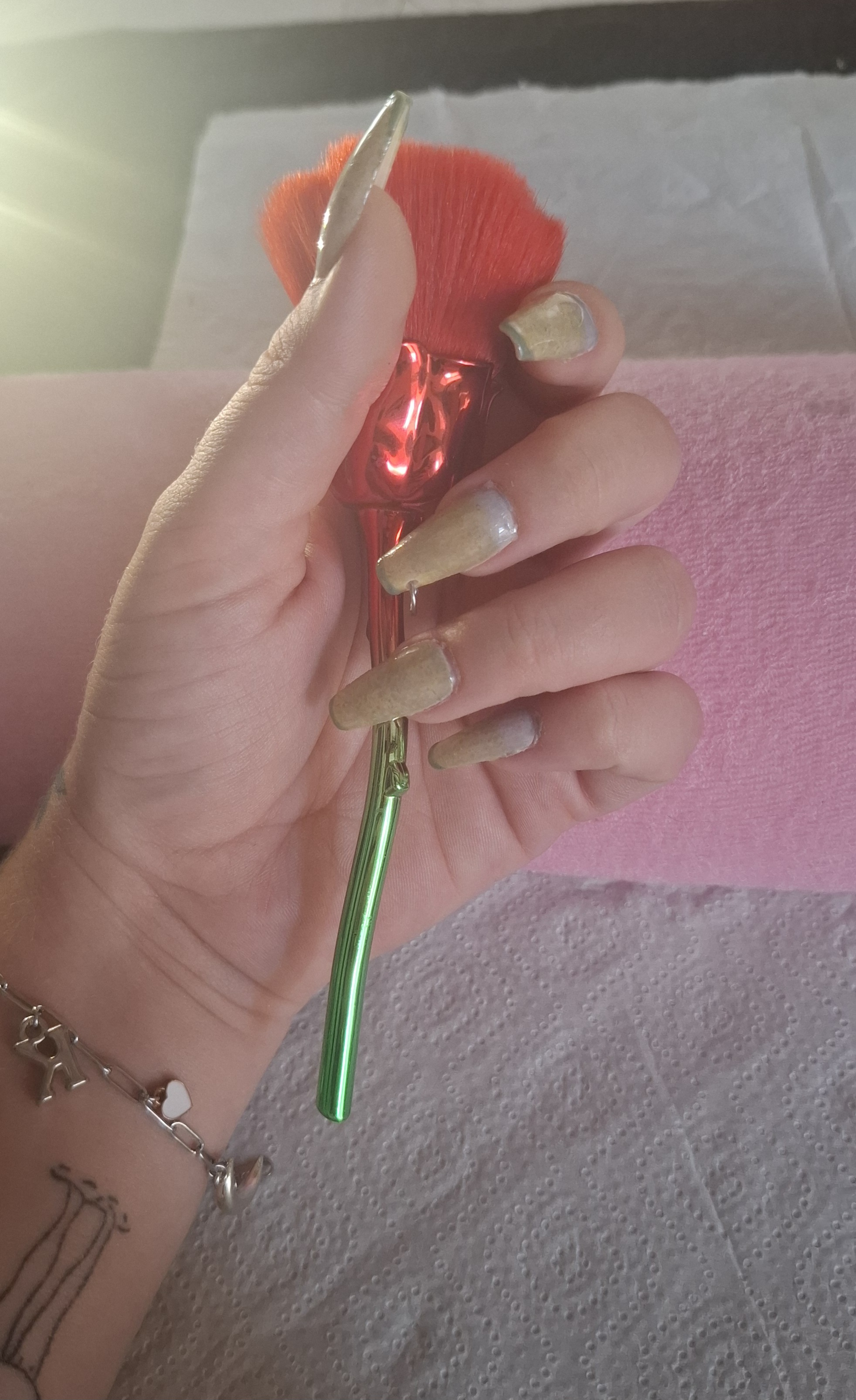 Pose americaine avec petit piercing 💅
