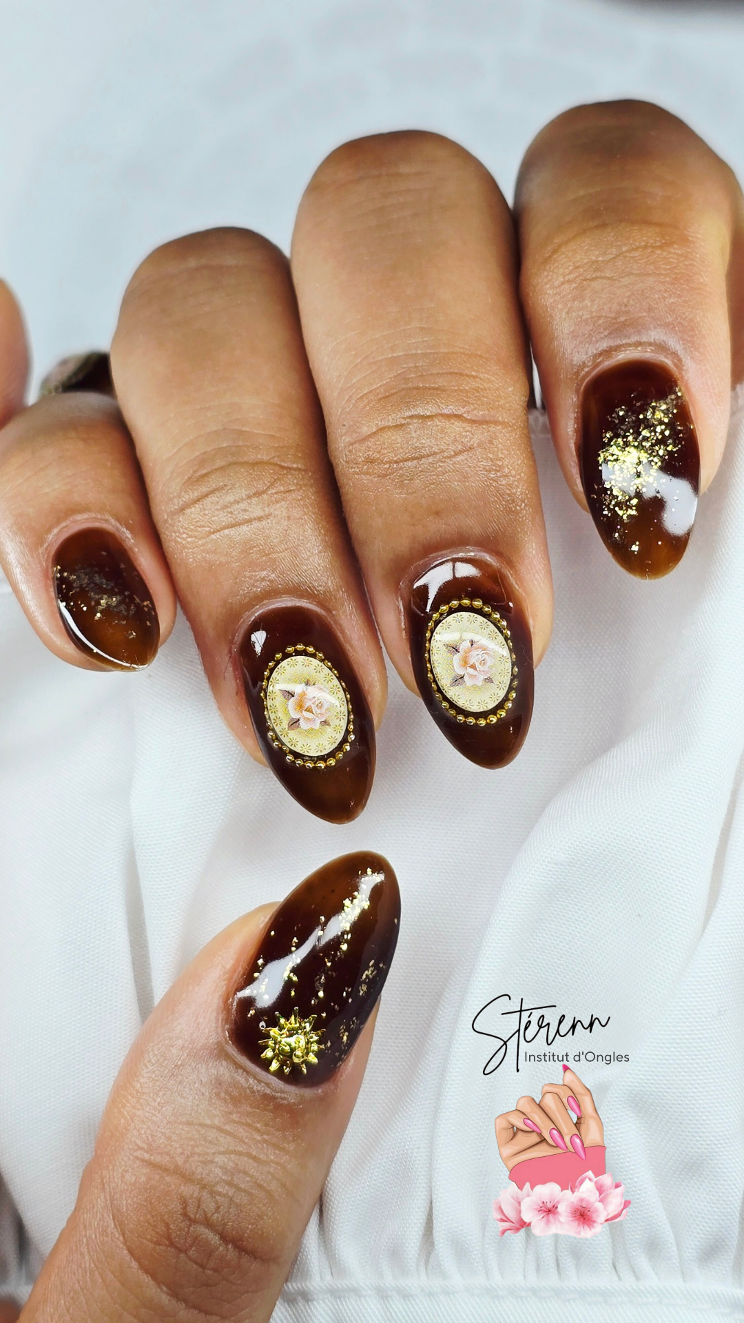 pose de gel et acrygel avec Nailart. 