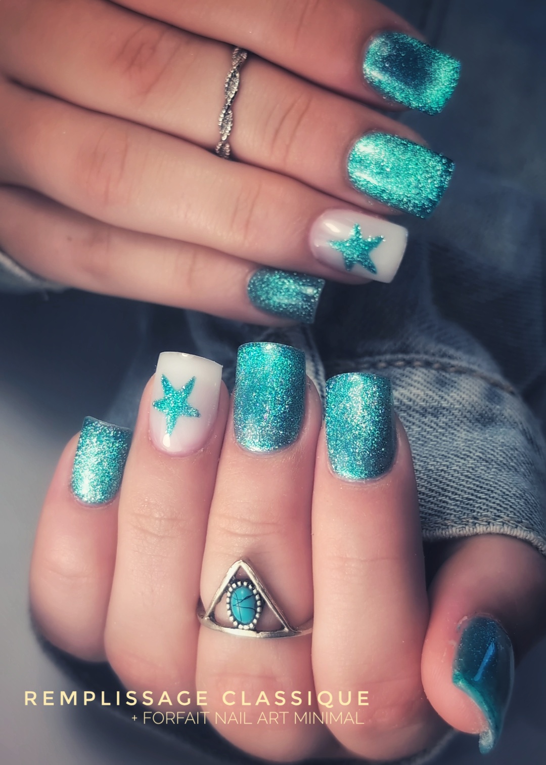 Remplissage classique des ongles avec forfait Nail Art Minimal en supplément (cat eyes + étoiles en cat eyes)