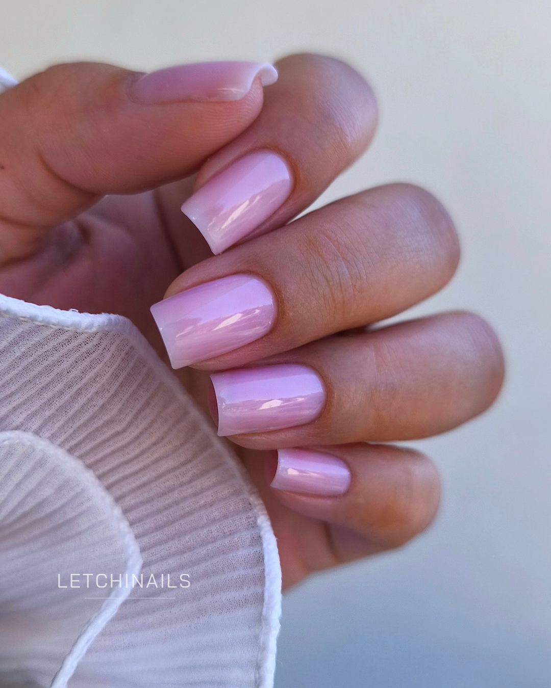 Manucure russe + renforcement (base nude)